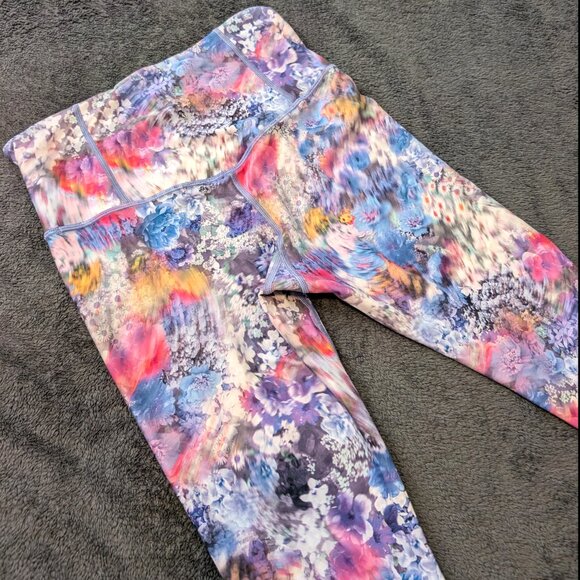 Athleta Elation Capri in Renewed Bloom Chrome Blue, Size Small - Picture 4 of 7